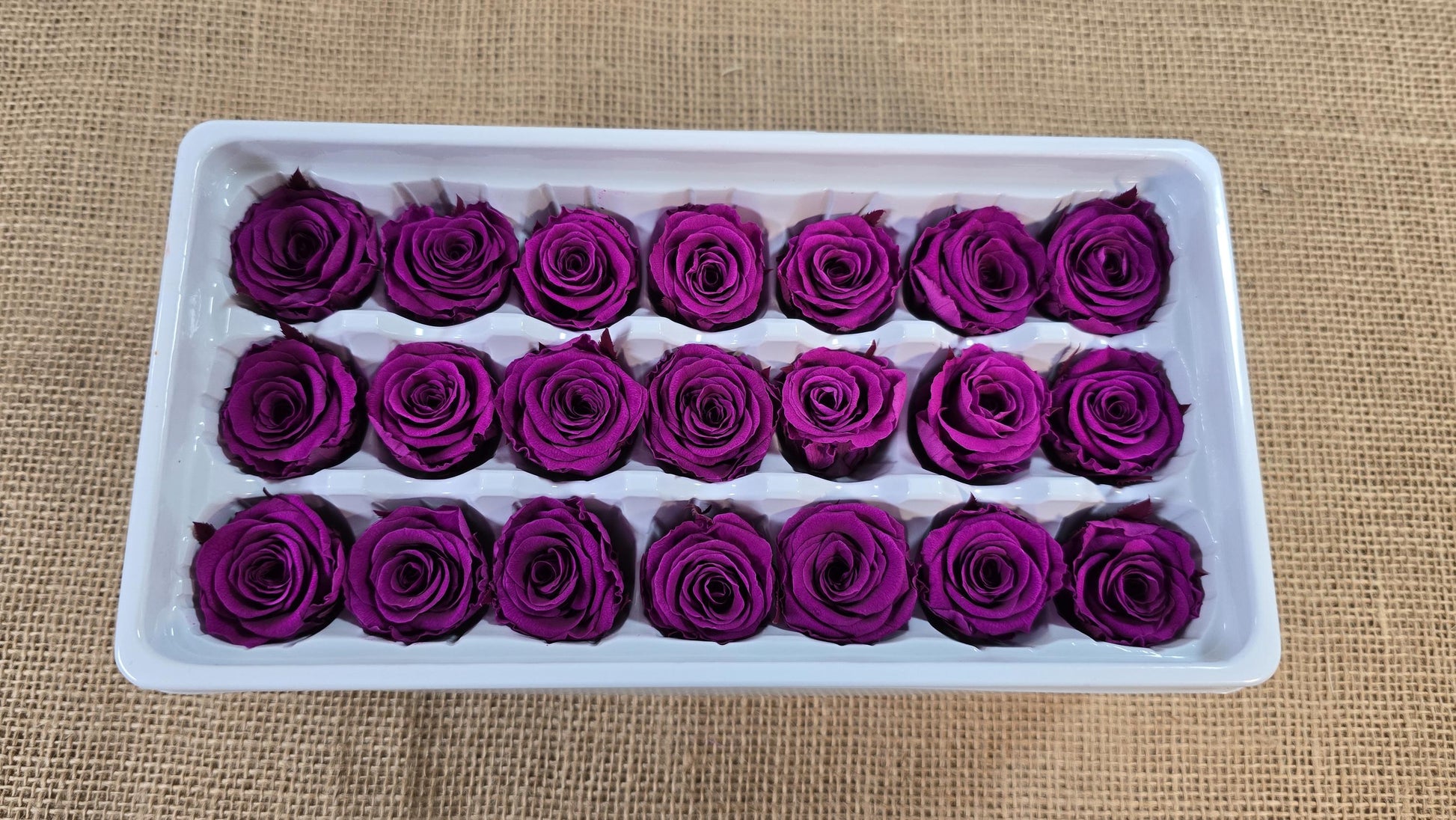 21 Violet Preserved Roses: DIY Floral Arrangements