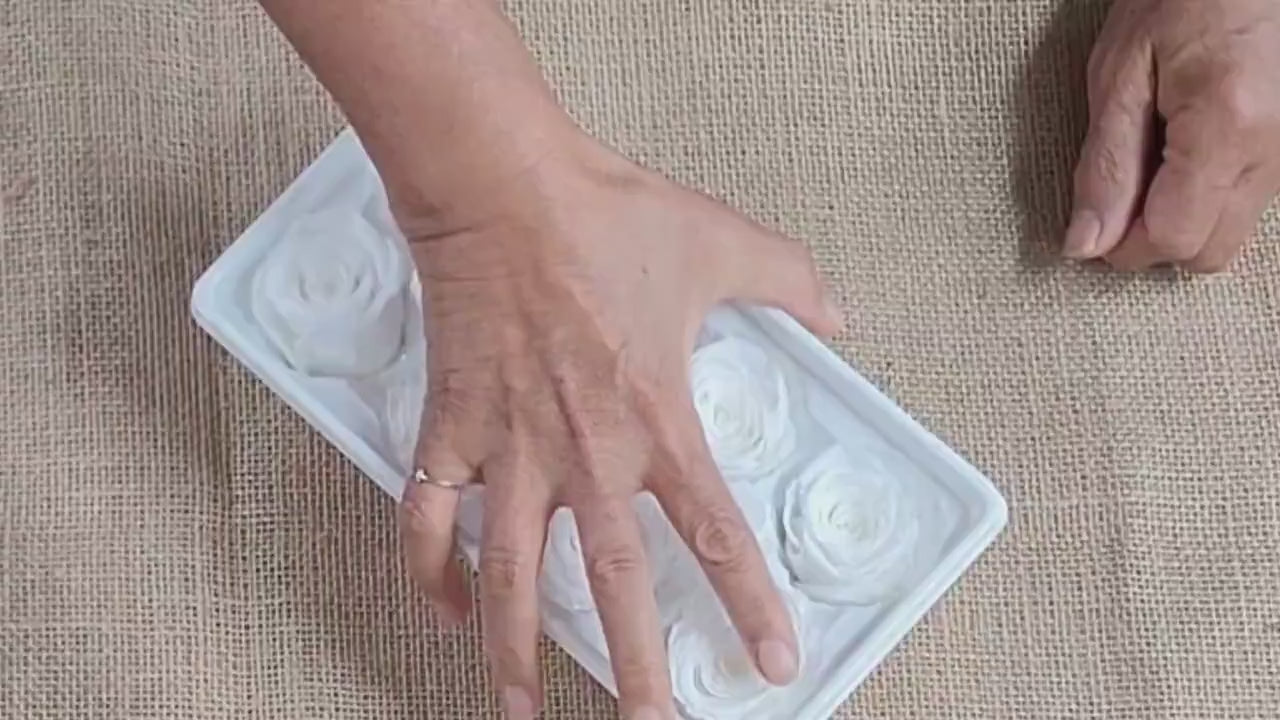 8 White Preserved Roses: Medium Kanon Wedding Flowers